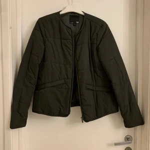 Jacka - Mörkgrön jacka från lager 157 i storlek S. Använd max 2 ggr