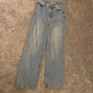 Junkyard jeans strlk 26 wide leg jeans - Storlekslappen borta,bra skick,inga märken. Kunden betalar frakten