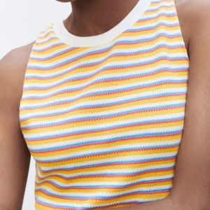 Randig topp - Gul topp från Zara💛Aldrig använd. Skriv privat för fler bilder