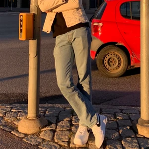 Levis 501  - Ljusblå snygga Levis jeans. Model 501 i storlek 30/32, säljer byxorna för 349 kr