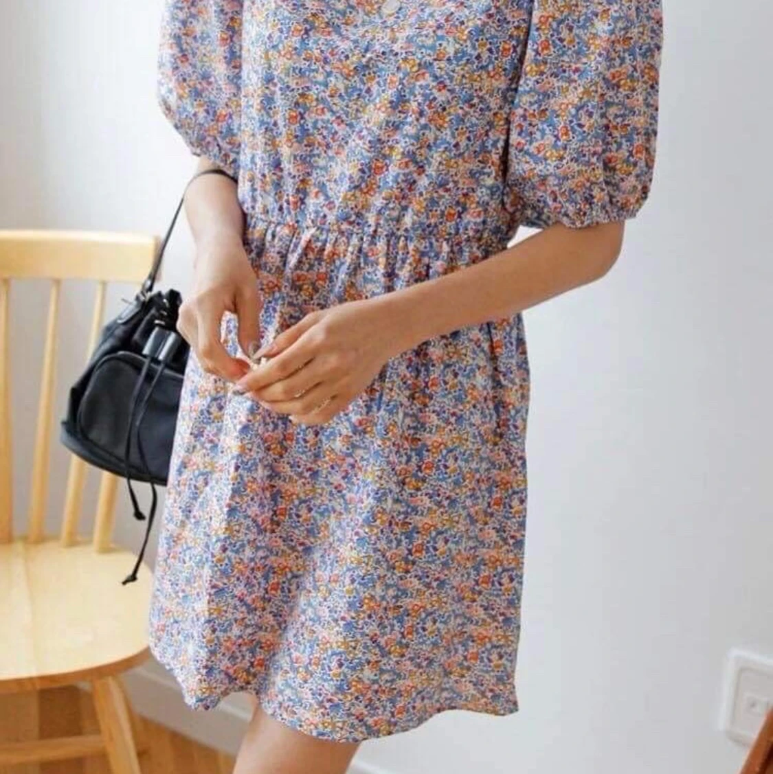 Fin ubrugt sommer kjole med blomster