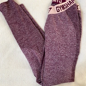 Gymshark Tights - Ganska lågmidjade gymshark tights i storlek S. Knappt använda. 80kr 🤍