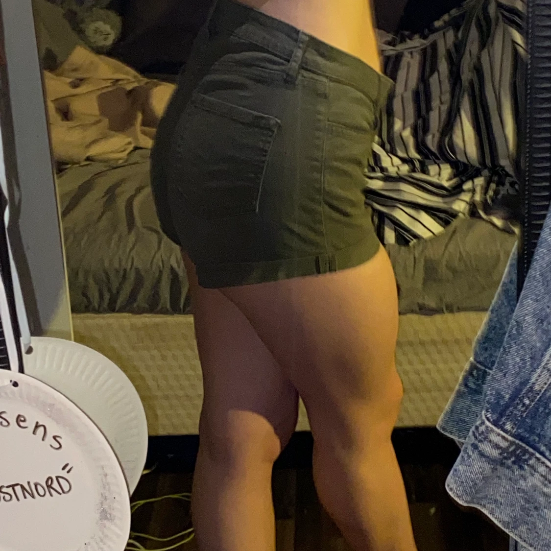 Militärfärgade jeansshorts  - 90