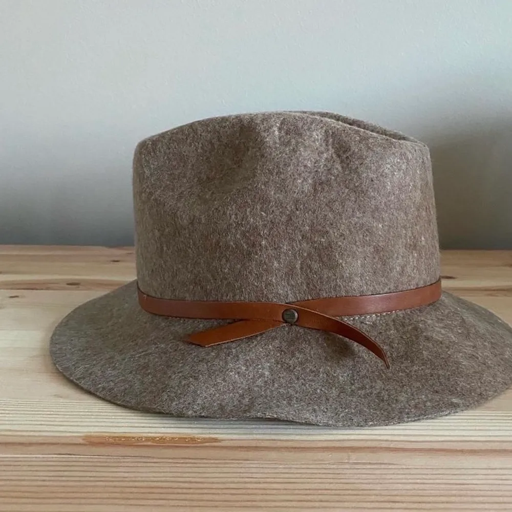 Snygg hatt från Lexington. Nypris 1300. Säljs för 400kr plus frakt . Accessoarer.