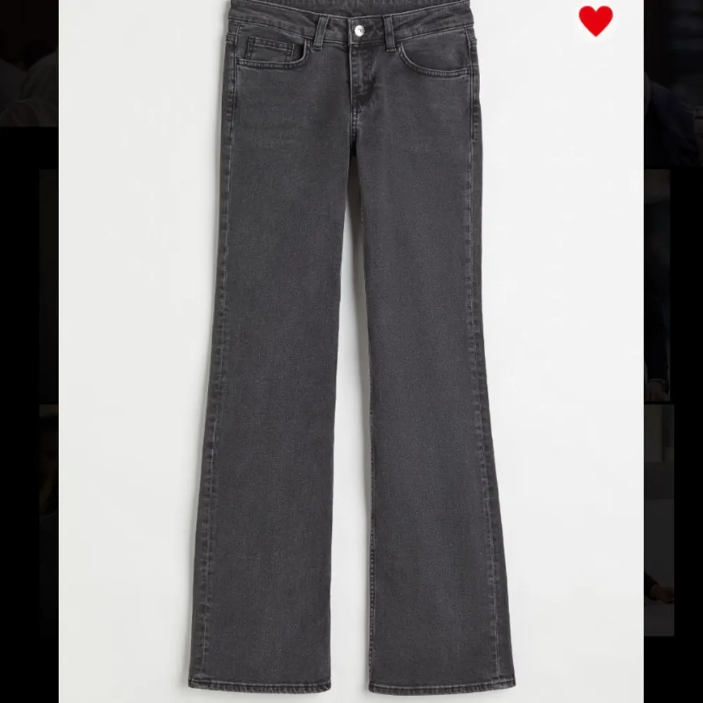 Undrar om någon har dessa hm jeansen i storlek 32 eller 34 Kan betala runt 300-350 kr för dom💕 . Jeans & Byxor.