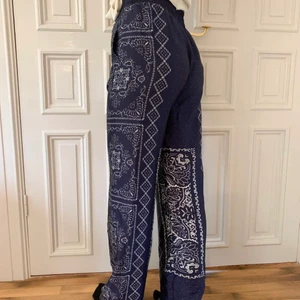 Byxa - Marinblå finbyxa med knyt😇 längre modell i benen och passar dig som är ca 1,70