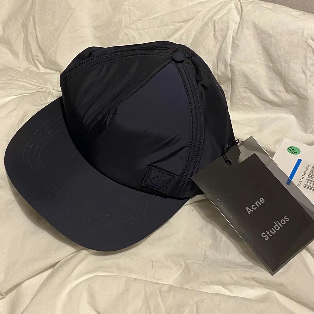 Helt ny acne studios keps med prislapp och tag kvar! köparen står för frakt 💚. Accessoarer.