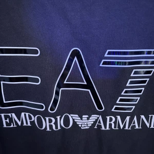 Emporio Armani Sweatshirt  - Köptes ca 6 månader sen. Har använt några gånger. Är i bra skick och sitter väldigt bra. Storlek S