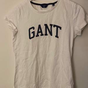 120kr inklusive frakt💓 Gant t-shirt dam i storlek M, använd fåtal gånger
