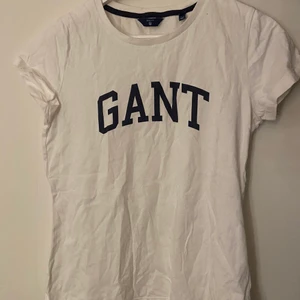 Gant t-shirt dam  - 120kr inklusive frakt💓 Gant t-shirt dam i storlek M, använd fåtal gånger