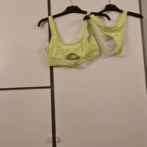 Badkläder, bikini  - Fin  bikini, aldrig använd, va förliten i överdelen (har annars ca 75 D), mer lime/skrikande gul i värkligheten