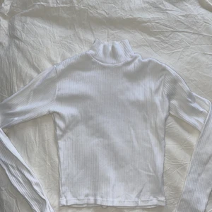 Brandy Melville topp  - Använd bara 2-3 gånger, men som ny i skick 