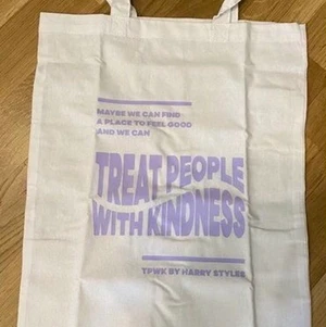 Totebag tygpåse med tryck  - Här är exempel på vilka tryck jag kan göra. Hej! Jag säljer tygpåsar med valfri tryck. Jag använder mig av hållbar vinyl material och maskiner för trycket därför kan du vara säker på kvaliten. Betalningen sker efter att man har fått bild på väskan man har beställt, min kontakt info, postbevis. 