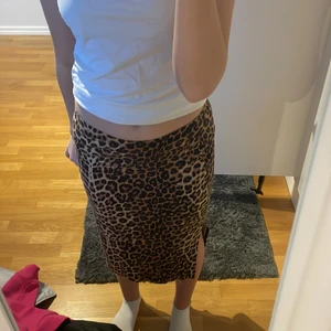 Leopard kjol - Kjol ifrån Lindex i storleken Xs men funkar som S också.