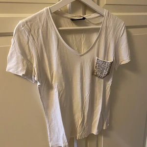 T-shirt  - Vit tröja från Kappahl, använd fåtal gånger 