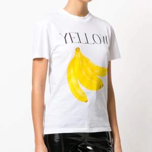 Cool t-shirt som även denna passar till nästan allt med rolig gul touch!