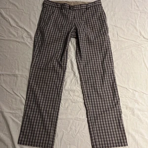 Randiga kostymbyxor - Kostymbyxor från Oscar Jacobson i loose fit passform :)             Skick: använda 8/10