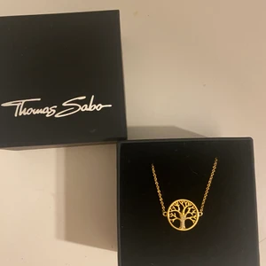Thomas sabo armband  - Ett oanvänt Thomas sabo armband i guld med inristade diamanter i trädet😍 Ordinarie pris 1400:-  