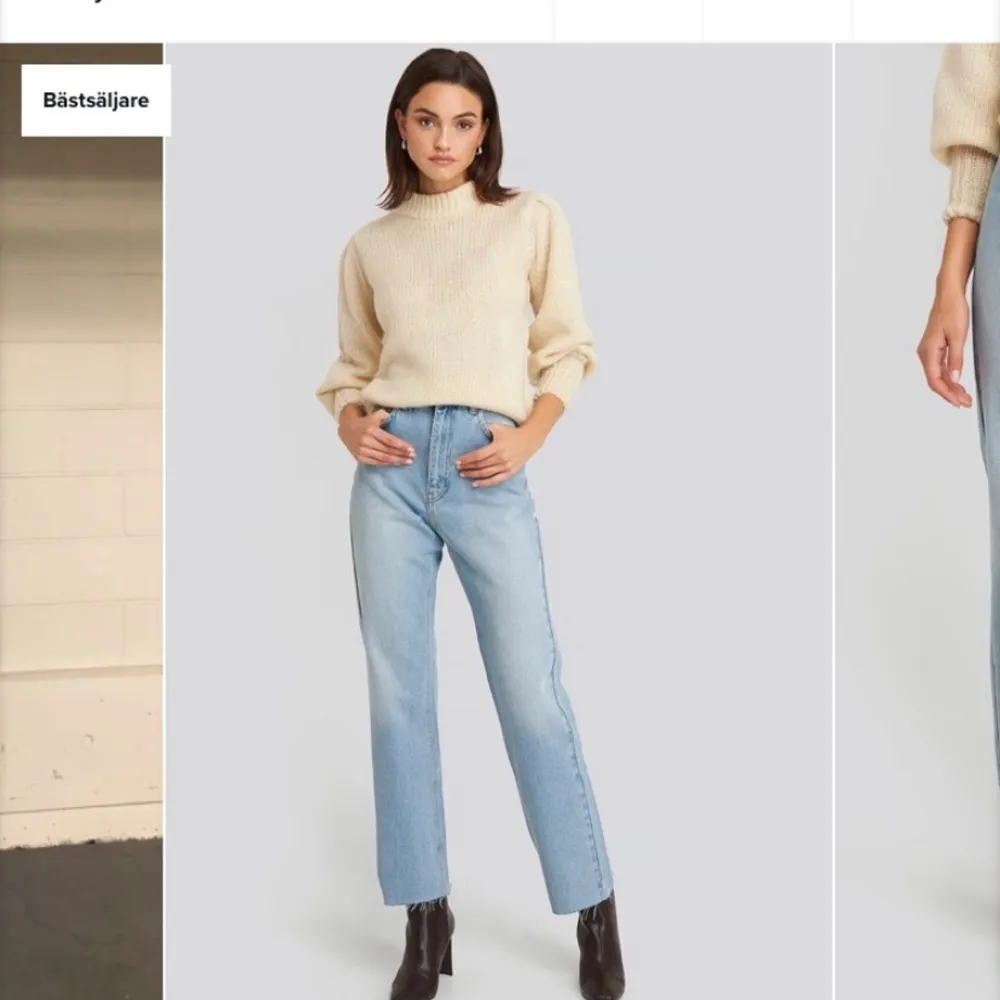 Blå jeans från Nakd i storlek 32. Säljer för 150kr+frakt. Går ner till foten på mig som är 170cm. Jeans & Byxor.