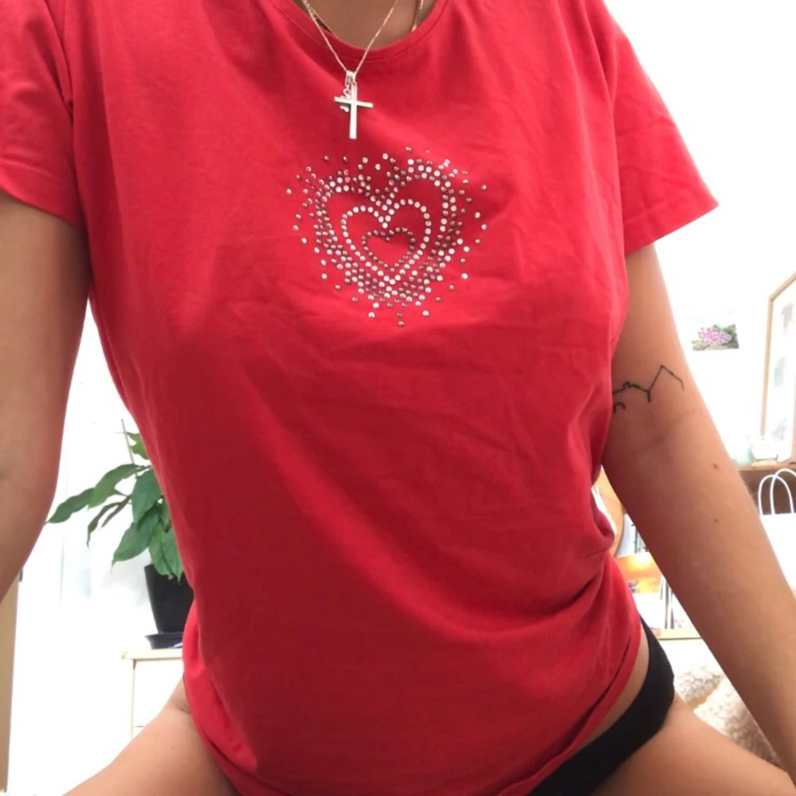 Röd topp med glitter tryck