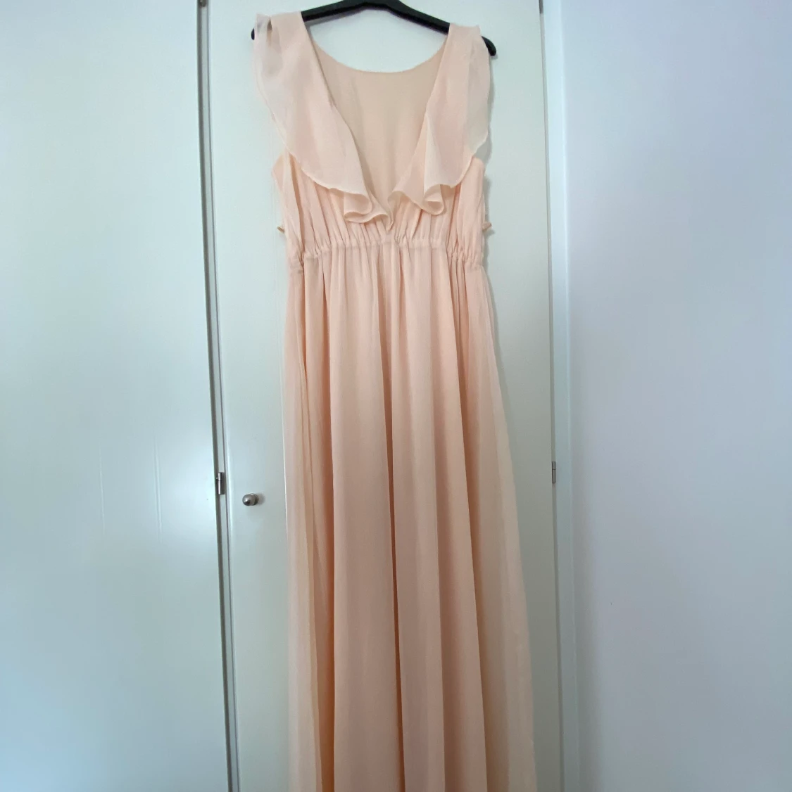 Balklänning i storlek S kostar 250 kr - 90