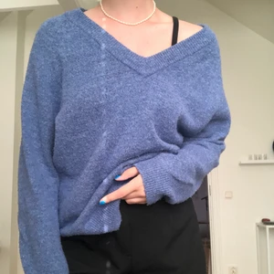 Blå stickad tröja - Så söt blå stickad tröja!