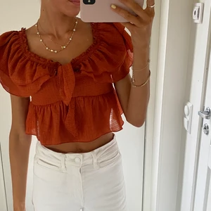 Söt blus - Supersöt topp från zara som är helt oanvänd! Jättefin till både fest som vardag💕Köparen står för frakten!