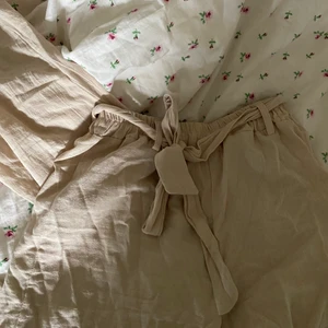 Super fina linnebyxor - Super fina linne byxor köpta second hand. Storlek xs-s, tyvärr försmå för mig har inga bilder på