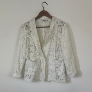 Kavaj - Spetskavaj från Gina Tricot. Stormek 38. Köparen står för frakt! 