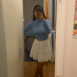 lurvig blå tröja  - en lurvig blå tröja som är från zara. Den är så mysig och fin men tycker inte att den passar mig så bra pga att det inte är min stil. Har bara använt den en gång. Säljer för 80kr + frakt som är 66kr