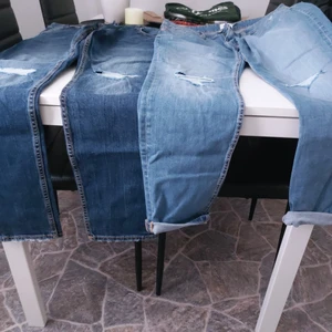 Lager 157 - Oanvända jeans från Lager 157. Strl Xl. De ljusa är slim o de mörka tapered. 30:-/st