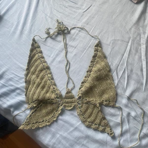 virkad fjärilstopp  - suuuuperfin virkad fjärilstopp i ljusgrön färg som jag köpte här på plick, tyvärr kommer den inte till användning:/ 