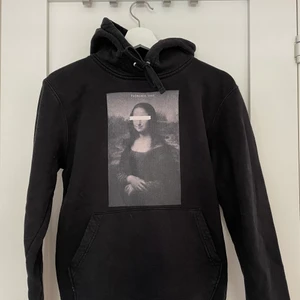 The cool elephant hoodie - Fin och skön hoodie från the cool elephant, i väldigt fint skick💛. Fler bilder kan fixas, köparen står för frakten!⚡️