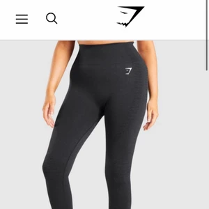 Gymshark  - Säljer dessa jättefina gymshark tränings byxorna som tyvärr var förstora för mig:/ perfekta i skick❤️ eller byta mot ett par likadana i storlek s