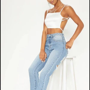 Vit topp  - Linne från Pretty little Thing, med öppen rygg, prislapp finns kvar🌸🌸 