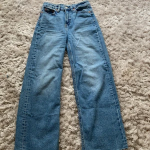 Jeans - Lane jeans från Lager 157. Använda några gånger! Mycket bra skick!💗 Storlek XXS, men passar även XS då dem är ganska stretchiga i materialet💗 för mer bilder kontakta gärna mig!💗