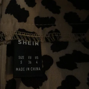 Leopard kjol från shein        - En leopard kjol från shein aldrig andvänd 