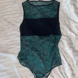 Body - Säljer min fina body från Tezenis då den ej används. Ett köp jag ångrar helt enkelt🤷‍♀️pris-60kr. Storlek-S.      Köparen står för frakt💘