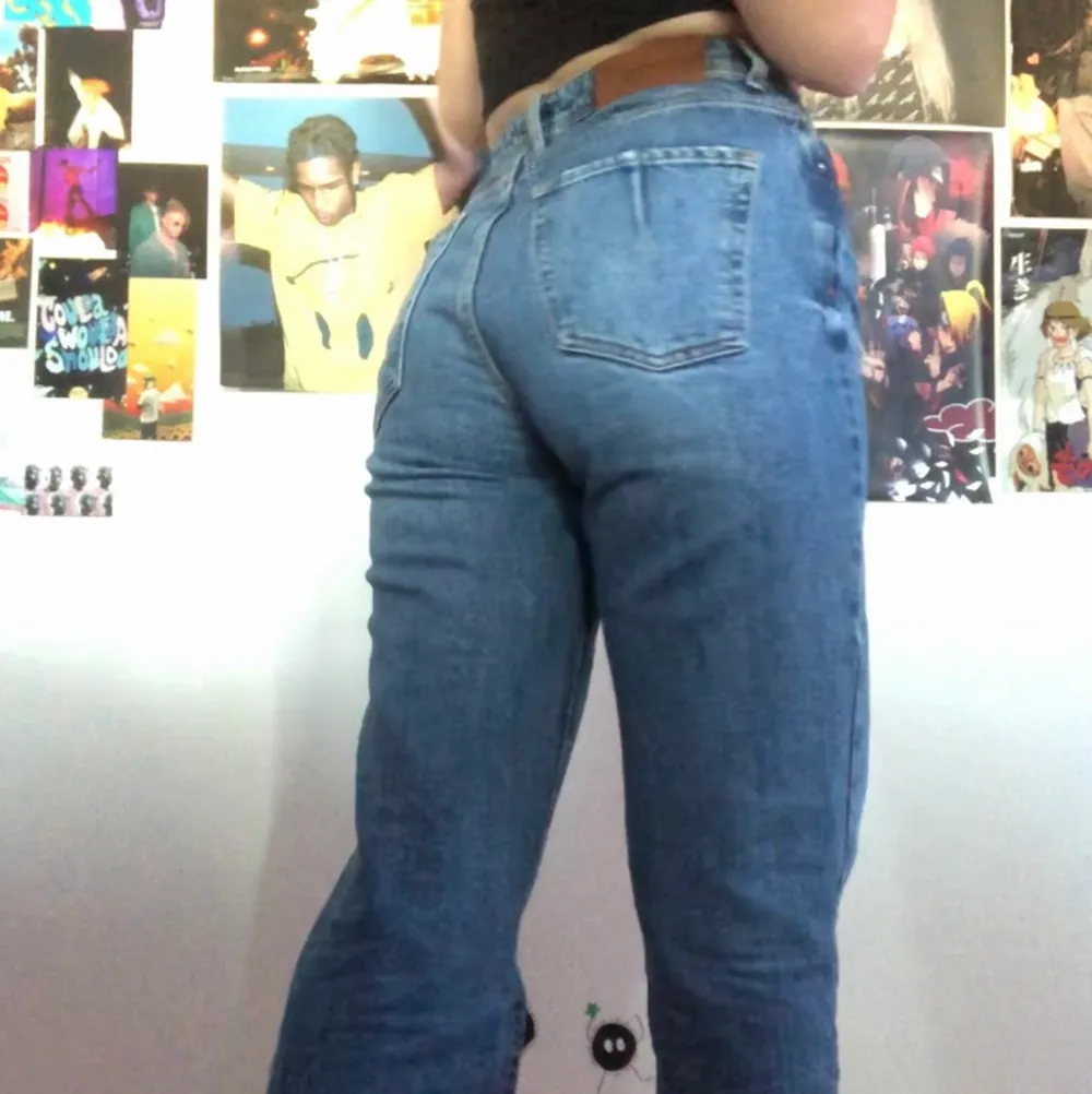 jeans från zara köpta förra året✨ passar bra i längden på mig som är 170😌 . Jeans & Byxor.