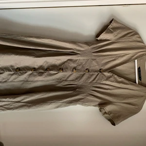 Klänning - Klänning i storlek 38 från nakd. Sparsamt använd.