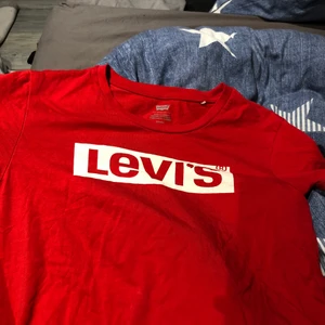 Levis tshirt - Levis tshirt, röd 