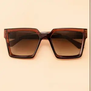 Solglasögon från shein (lånad bild). Super fina trendiga solglasögon passar varje sommar outfit! Aldrig använda 🦋🥰