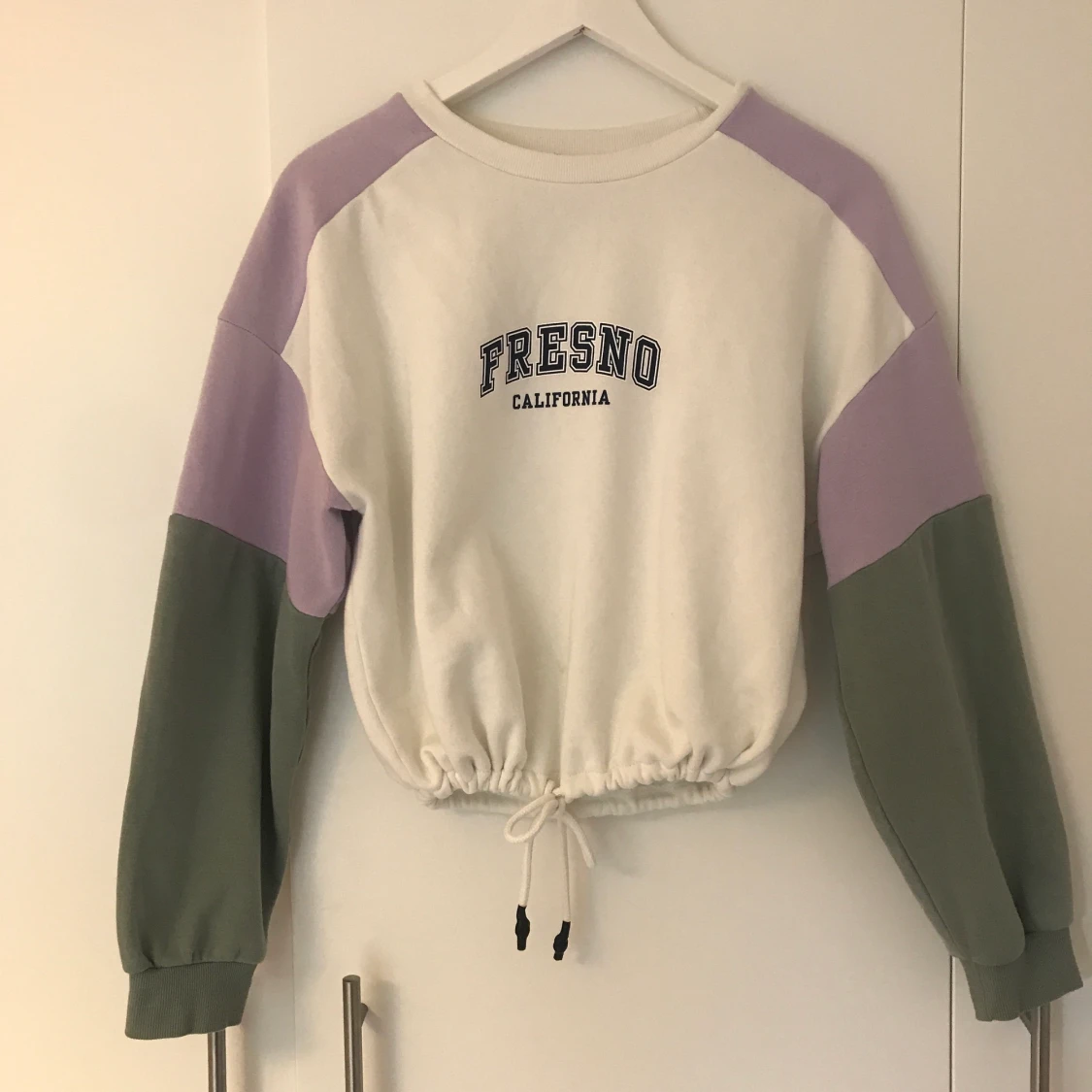 Collegetröja i tre färger från H&M - 90