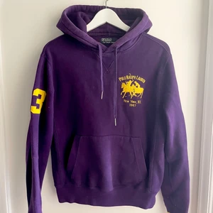 Polo Ralph Lauren hoodie  - Storlek S. Väl använd men fortfarande bra skick