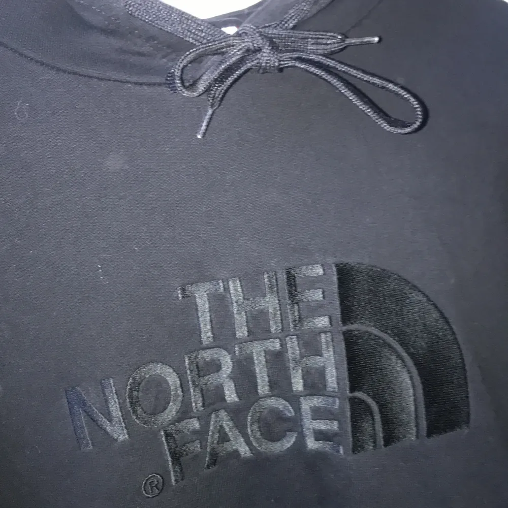 Skön hoodie från the north face herravdelning (storlek s). Knappt använd. . Hoodies.