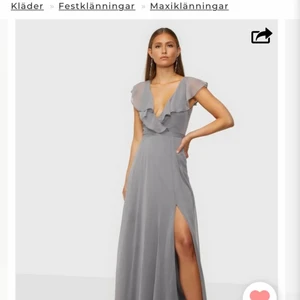 Långklänning/balklänning  - Säljer min fina klänning, den är i storlek 38 och kommer från Nelly! Har endast prövat den två gånger, men aldrig använd. Prislappen är på!