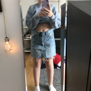 Jeans kjol - Jeans kjol i storlek 38 från &denim. 