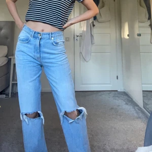 Jeans från Gina  - Fina populära jeans från Gina, använda fåtal gånger och är i bra skick. Frakt tillkommer 