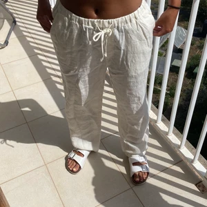 Linnebyxor - Jag är 161! !Mid/lågmidjade linnebyxor köpt på mango (köpt i palma). Buda från 400 annars köp för 700