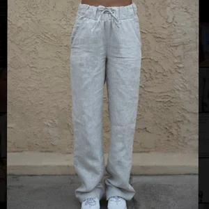 A-dsgn linen pants - Intressekoll på mina linnebyxor från a-dsgn. Helt nya, endast testade. Slutsålda på deras hemsida. Jag kommer bara sälja om jag får bra bud❤️❤️